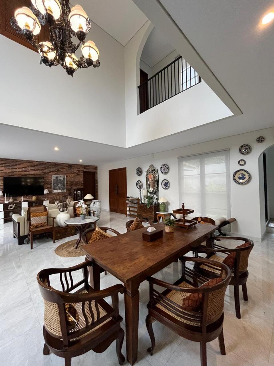 Kitchen or kitchenette, Living room, Seating area, Dining area