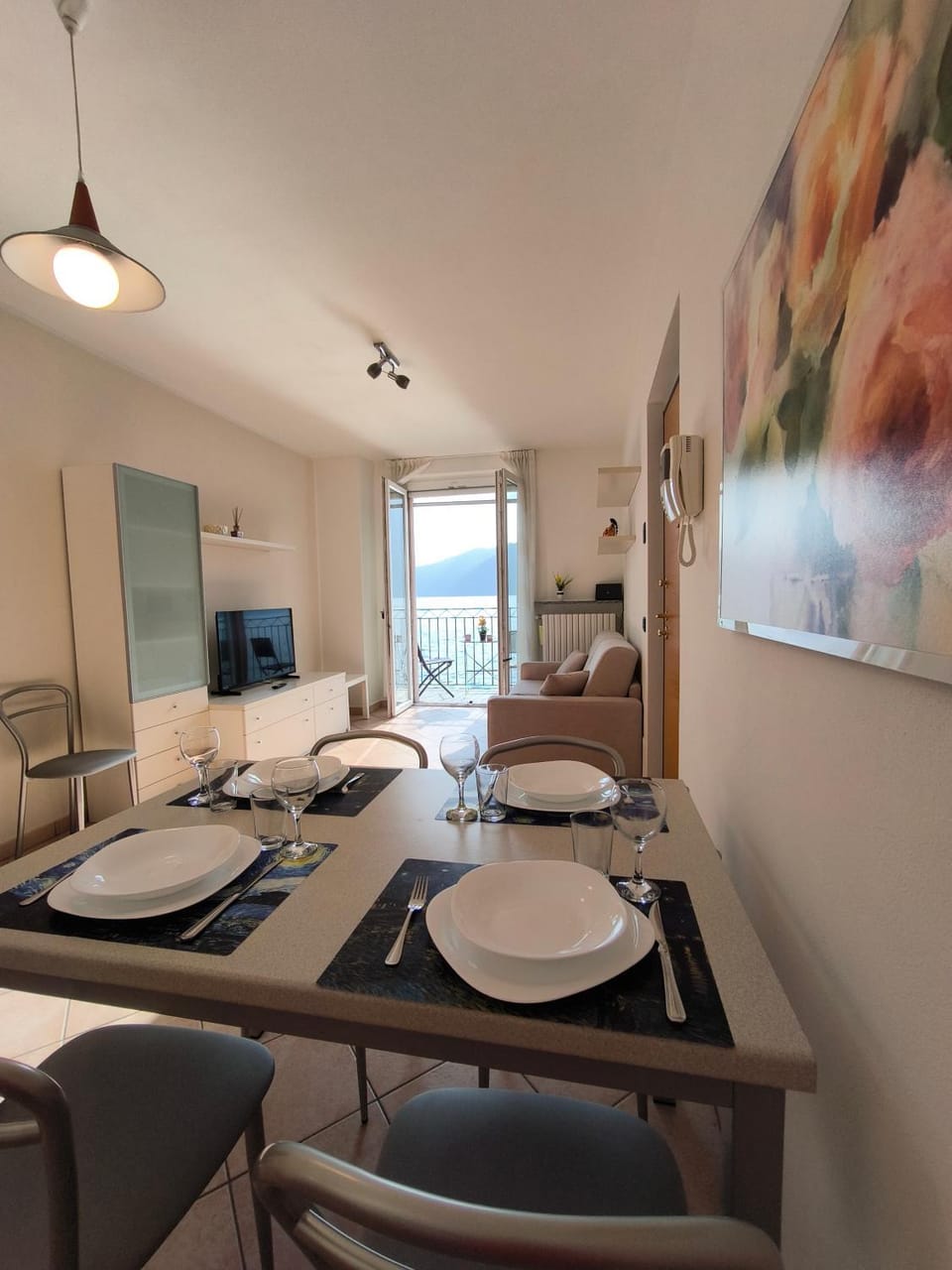 Kitchen or kitchenette, Living room, Seating area, Dining area