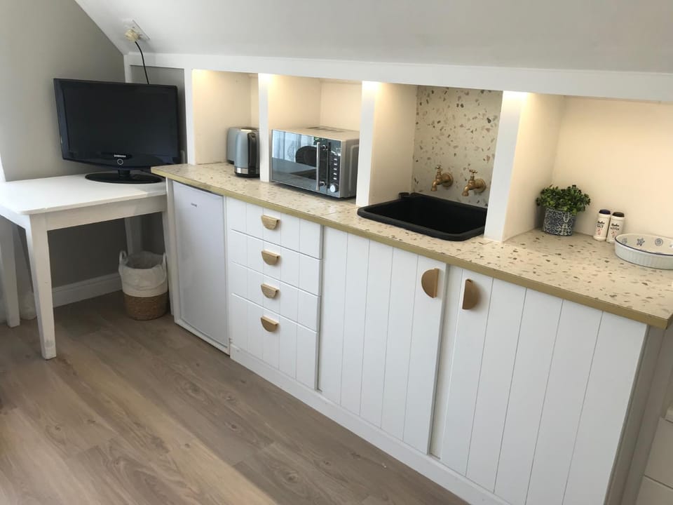 TV and multimedia, Coffee/tea facilities, Kitchen or kitchenette