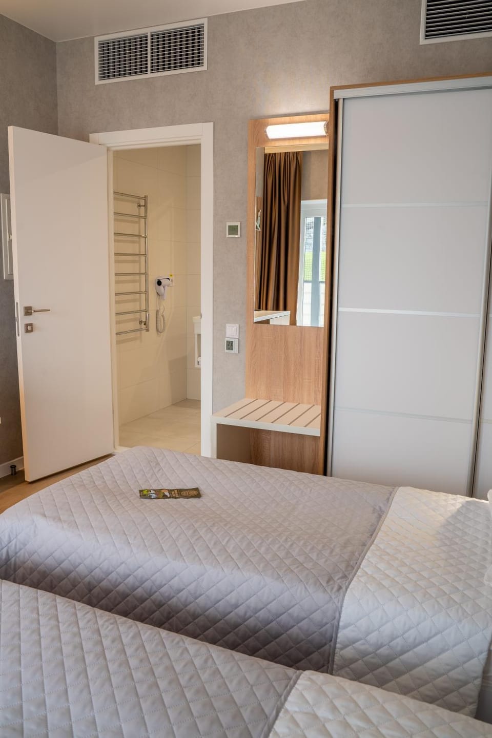 Photo of the whole room, wardrobe, air conditioner