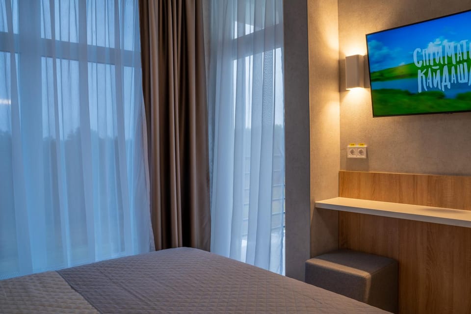 Communal lounge/ TV room, Bed, TV and multimedia, Photo of the whole room, Bedroom