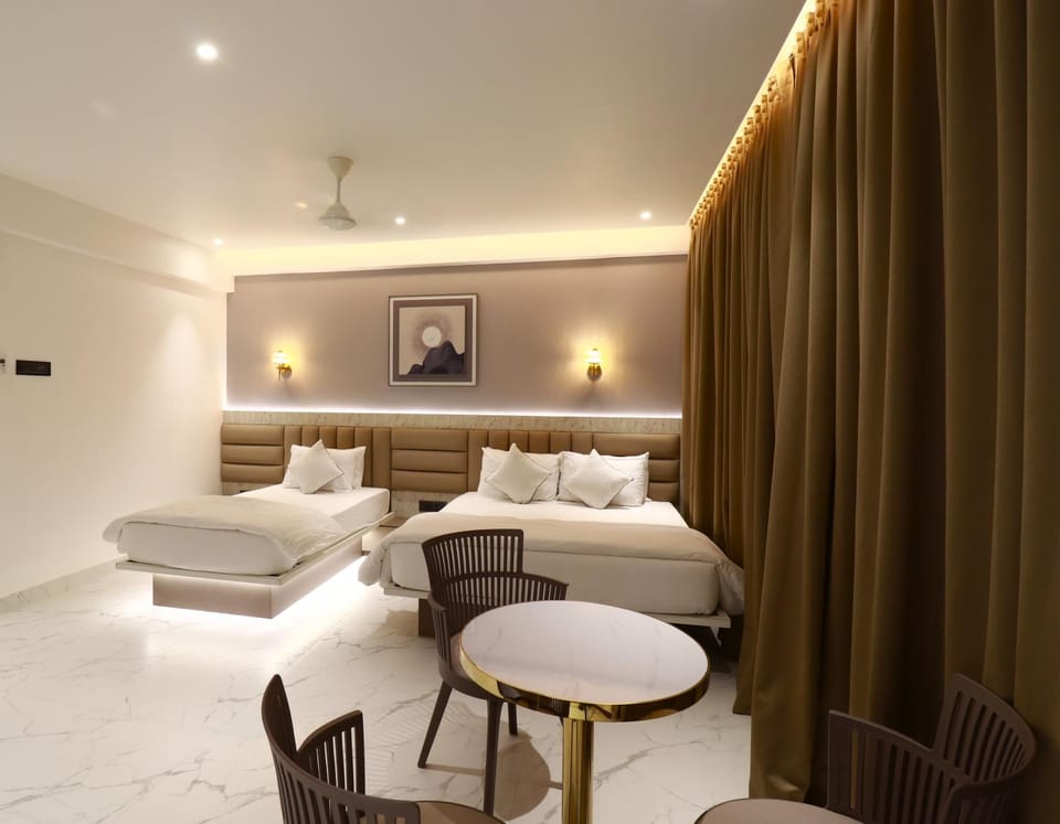 Bed, Photo of the whole room, Seating area