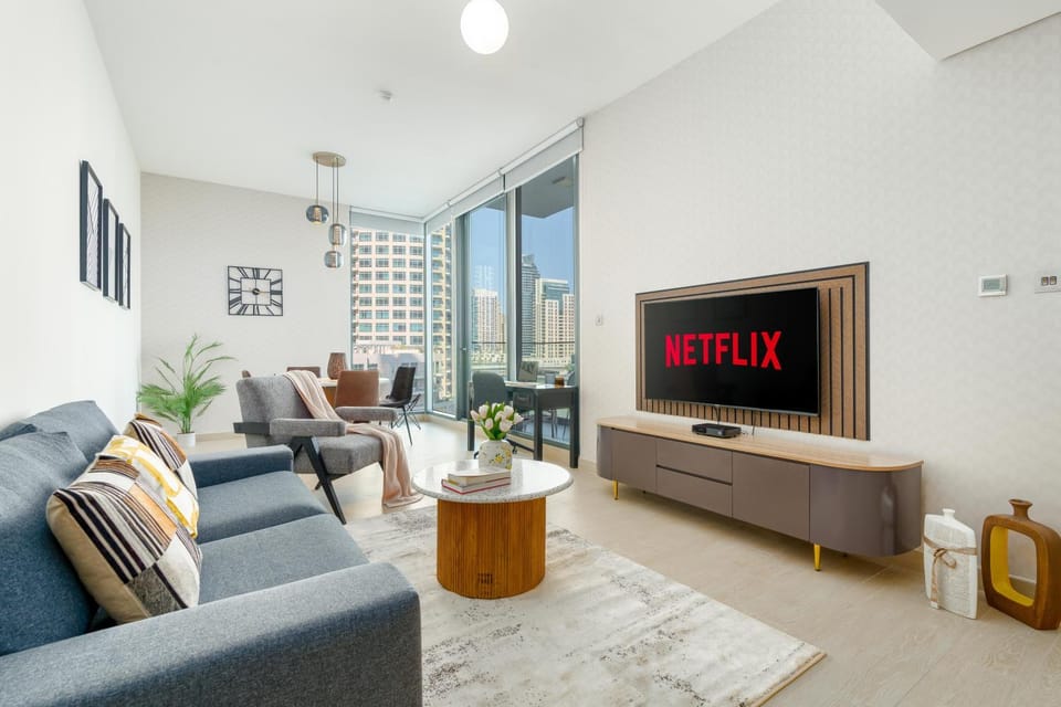 Communal lounge/ TV room, TV and multimedia, Living room, Seating area, Evening entertainment