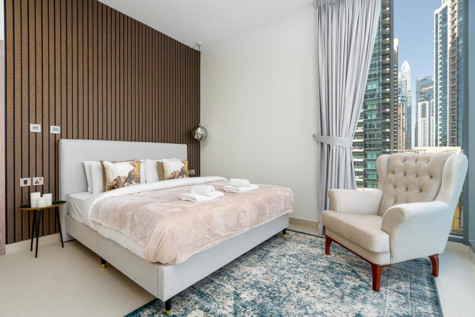 Bed, View (from property/room), Living room, Photo of the whole room, Seating area, Bedroom, Lake view