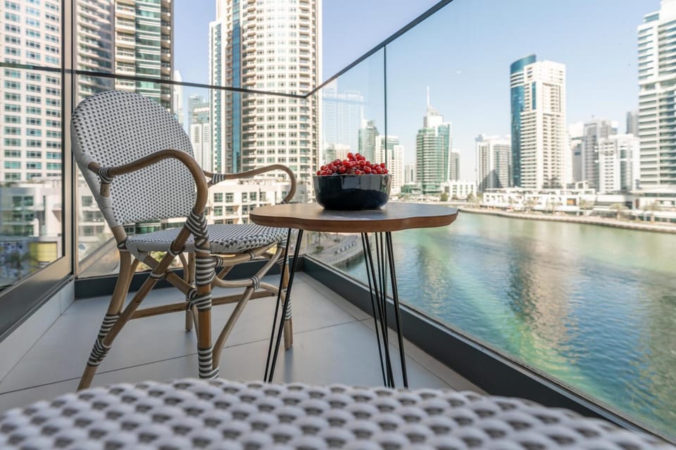 Property building, Patio, Day, Natural landscape, View (from property/room), Balcony/Terrace, Living room, Seating area, Dining area, City view, Lake view, Pool view, River view, Swimming pool