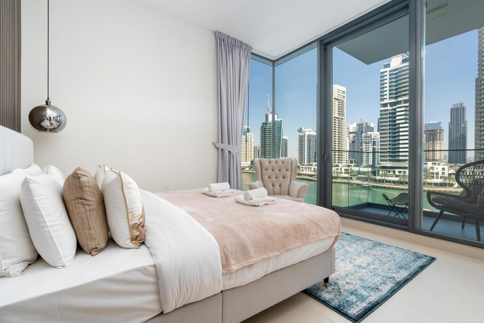 Bed, View (from property/room), Balcony/Terrace, Living room, Photo of the whole room, Seating area, Bedroom, City view, towels