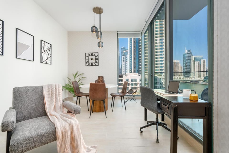 View (from property/room), Balcony/Terrace, Seating area, Dining area, City view