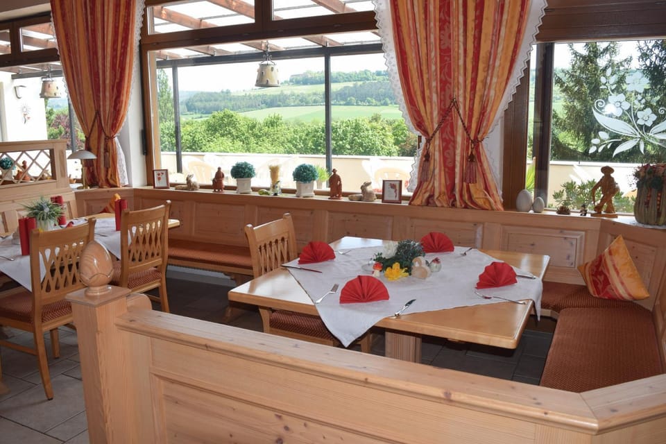 Restaurant/places to eat, Restaurant/places to eat