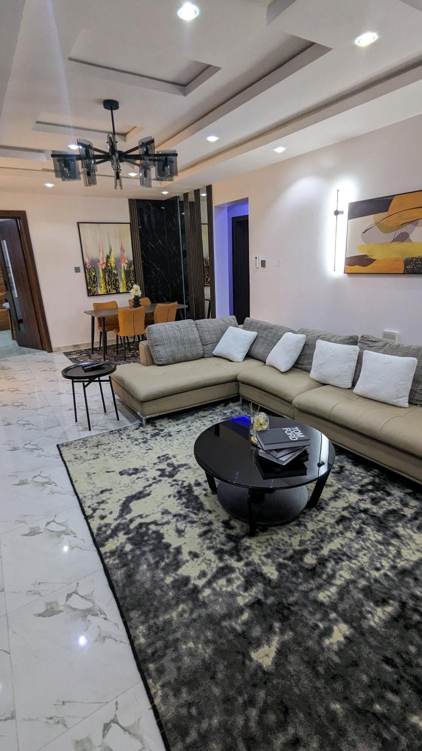 3bedroom, 24hrs light, PS5 in Agungi, Lekki Apartment in Lagos, Nigeria