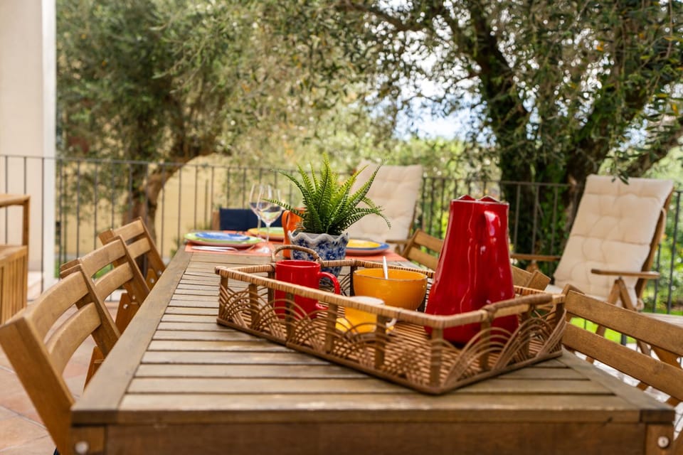 Villa Acqua Blu Gorgeous villa with ample garden Villa in Lake Garda