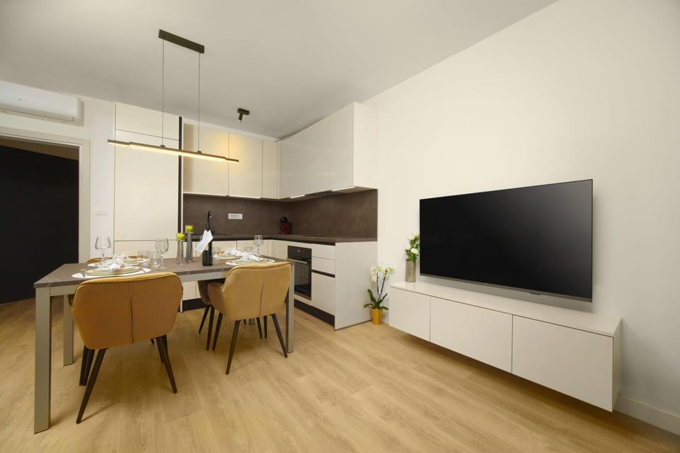 TV and multimedia, Living room, Dining area, dishwasher, oven, stove, kitchen, air conditioner