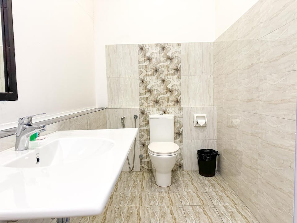 Toilet, Bathroom, towels