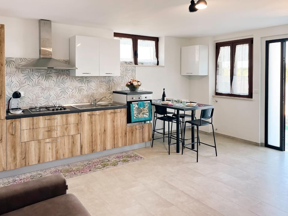 Kitchen or kitchenette, Other, Dining area