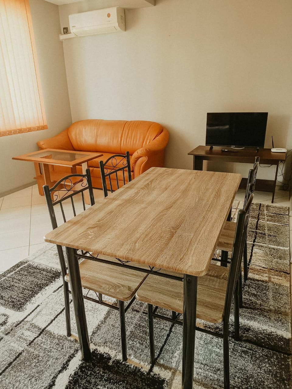 Communal lounge/ TV room, TV and multimedia, Living room, Seating area, Dining area, Evening entertainment