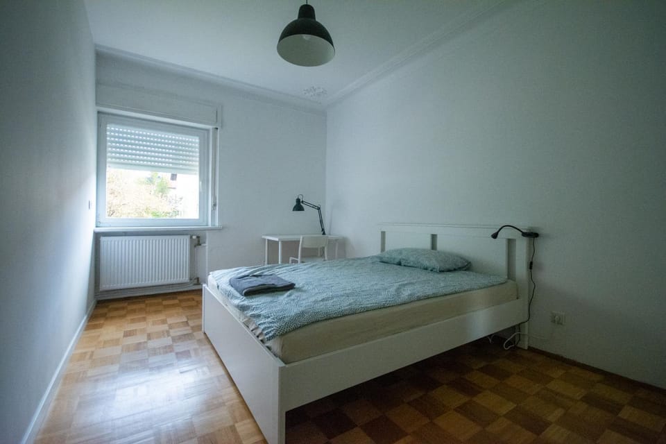 Bed, Photo of the whole room, Street view