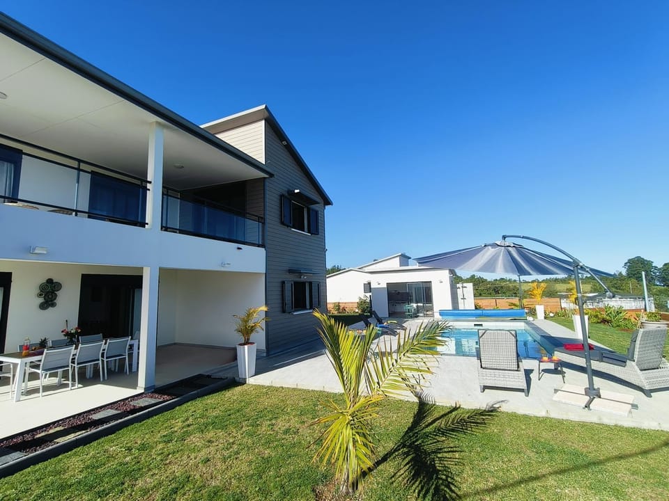 Garden view, Swimming pool, sunbed
