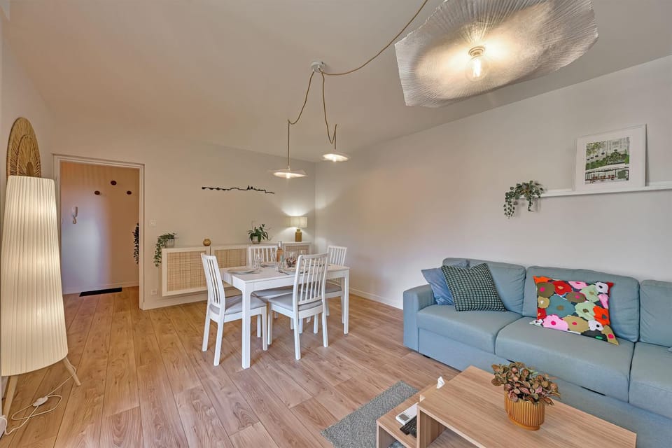 Living room, Seating area, Dining area