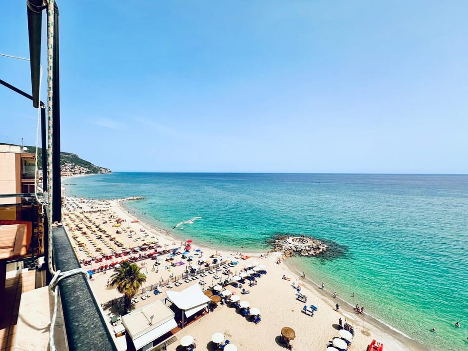 Hostdomus - Mare Suite Apartment in Pietra Ligure