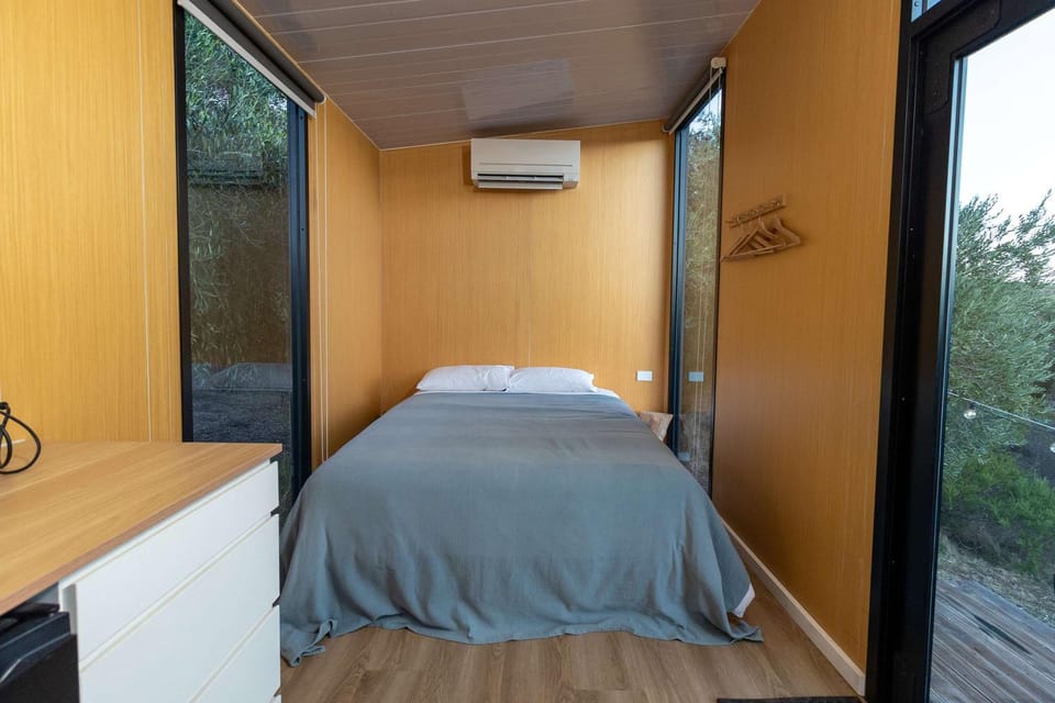 Bedroom, air conditioner
