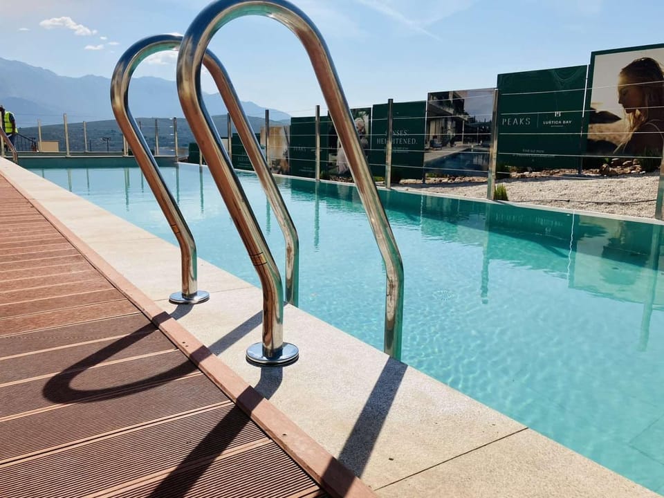 Centrale Contemporary Apartment With Direct Pool Access Apartment in Kotor Municipality