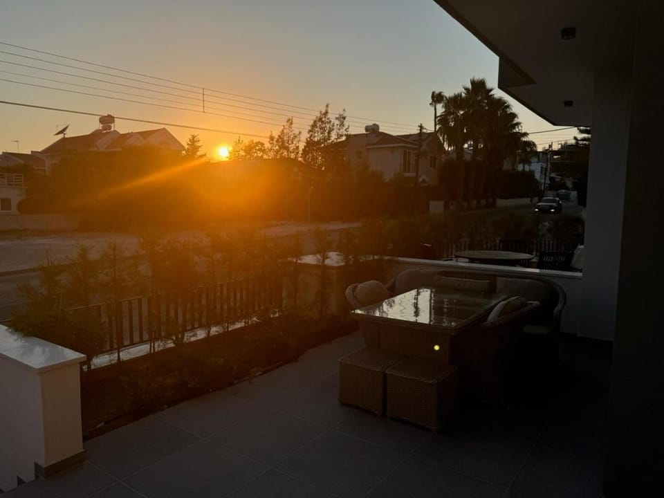 Limassol Urban Beach Retreat- 500m from the beach House in Germasogeia