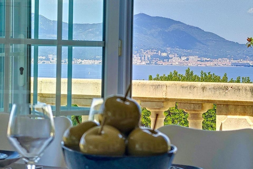 Day, Natural landscape, View (from property/room), Balcony/Terrace, Food and drinks, Dining area, Food, Mountain view, Sea view