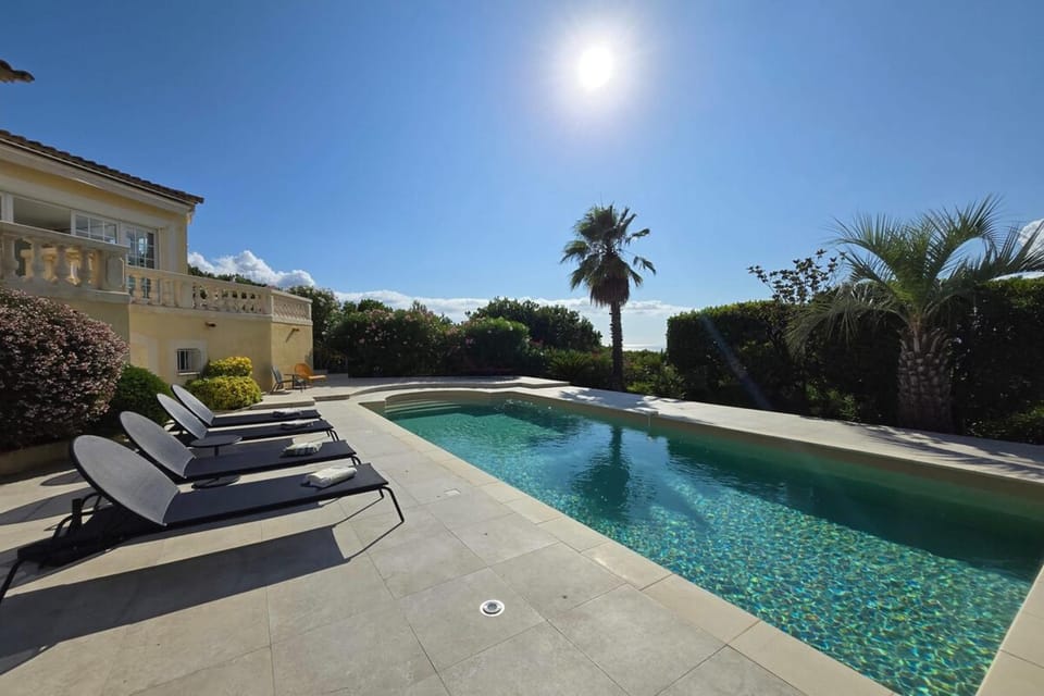 Patio, Day, Natural landscape, Garden, Balcony/Terrace, Garden view, Pool view, Swimming pool, Swimming pool, sunbed