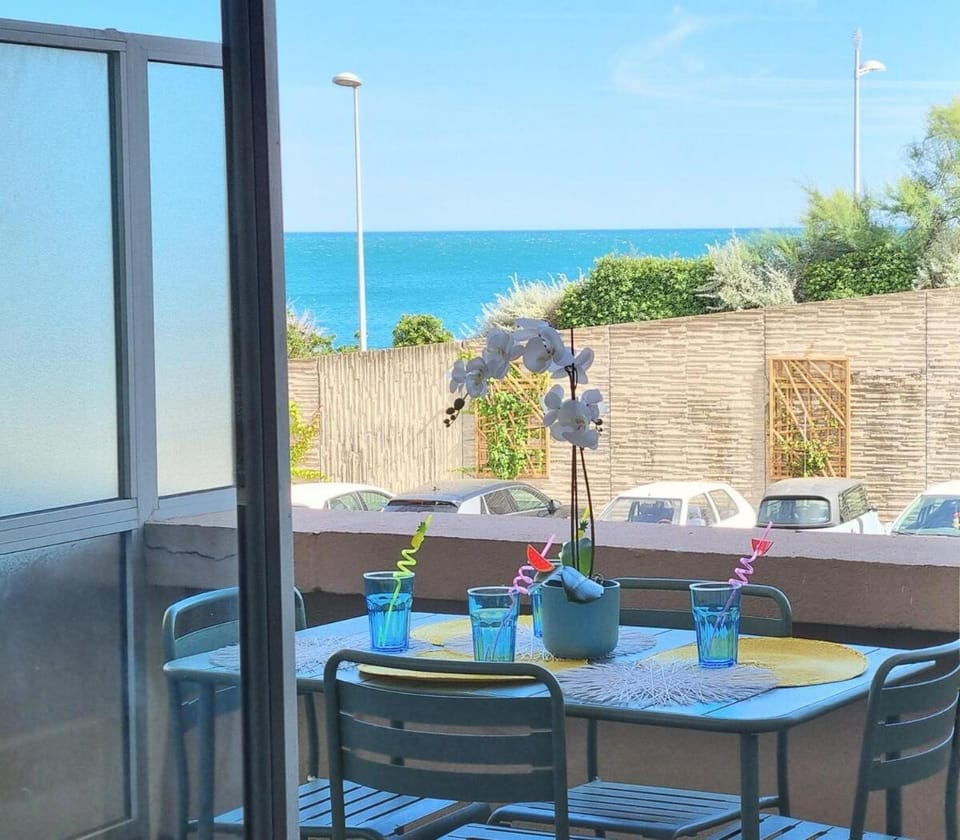 LE MARTY 7 Vue Mer Centre Terrasse Garage Piscine Climatisation Apartment in Occitanie
