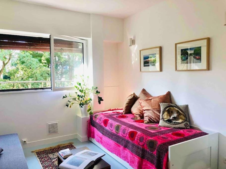 STUDIO, 11, parc de Belleville Apartment in Paris