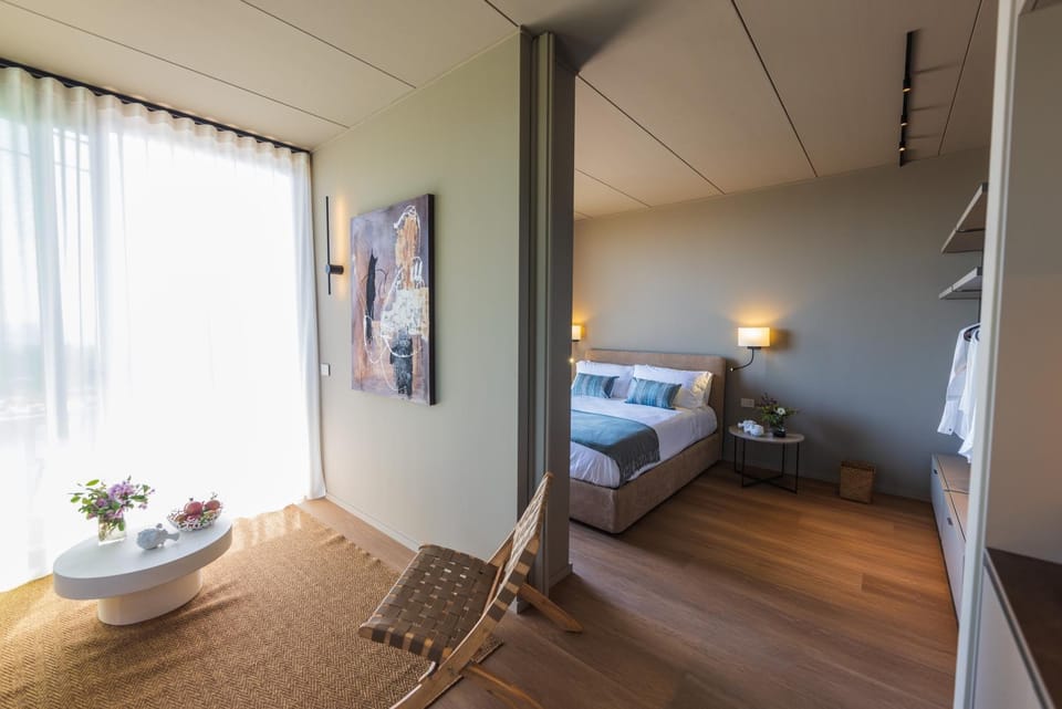 Bed, Living room, Photo of the whole room, Seating area, Bedroom