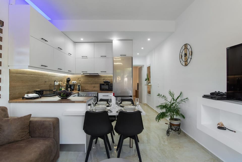 Kitchen or kitchenette, Seating area