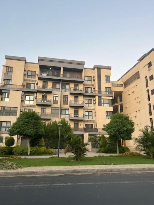 Excellent 3-BR Hotel Apt in Madinaty Apartment in New Cairo City