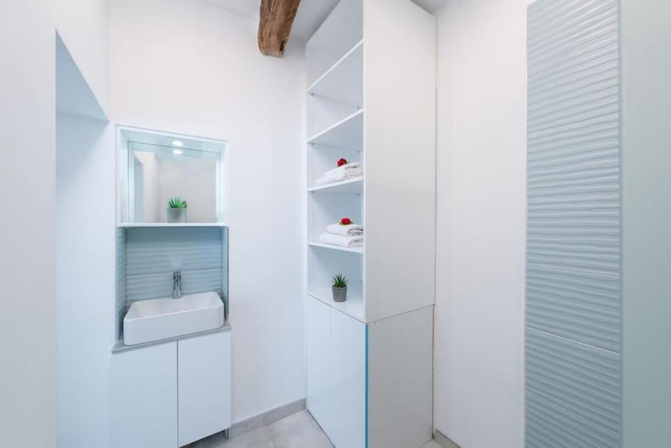 Shower, Bathroom, wardrobe