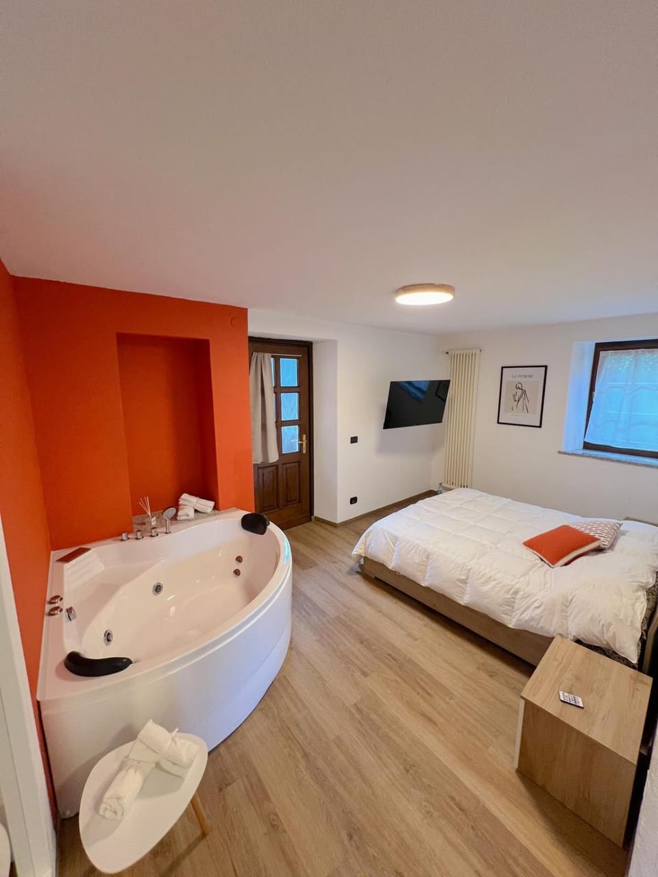 TV and multimedia, Photo of the whole room