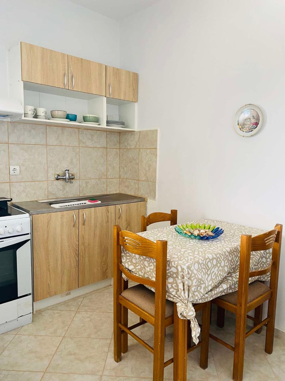 minibar, stove