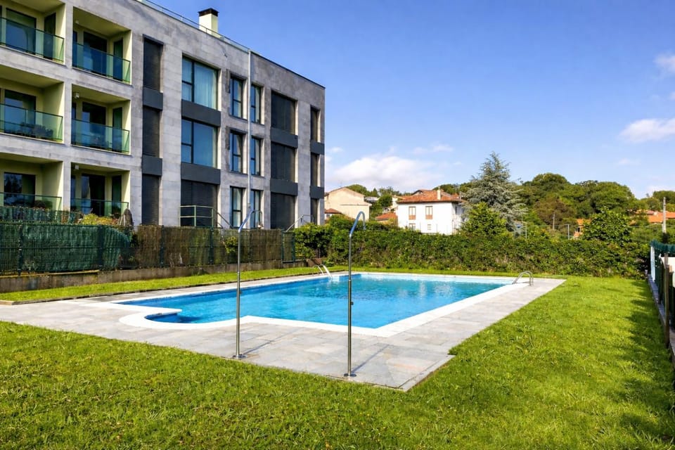 Property building, Garden, Swimming pool