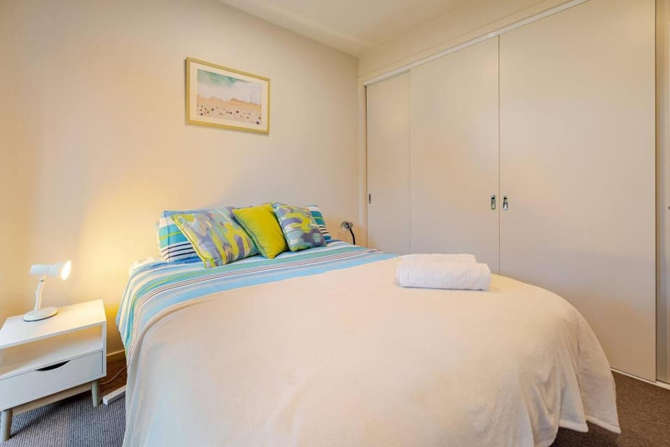 Two Story, Torquay Holiday Home with Large Balcony House in Torquay