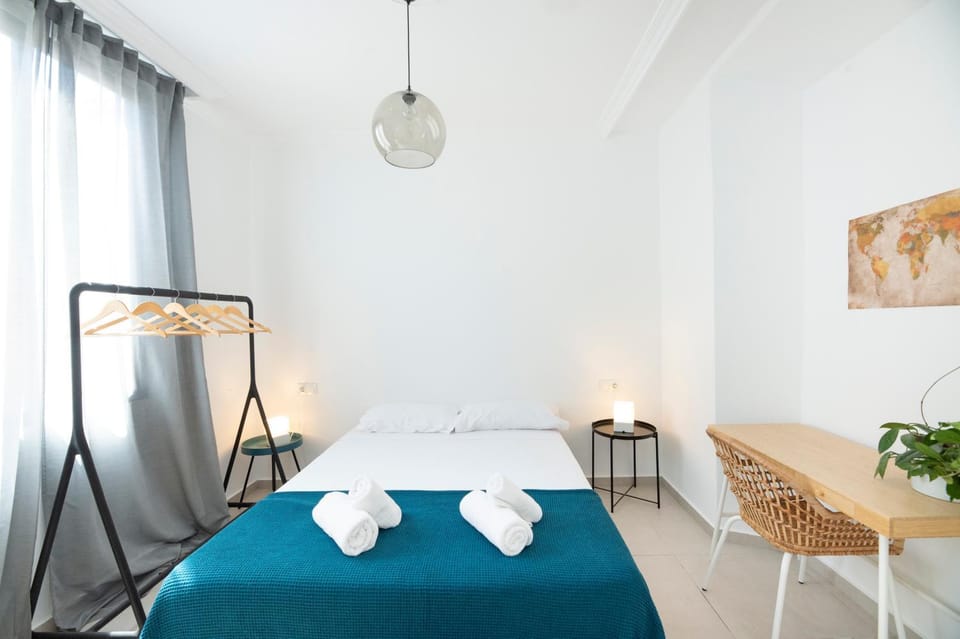 Bed, Photo of the whole room, towels