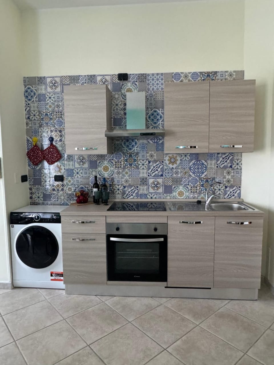 Kitchen or kitchenette, oven, stove