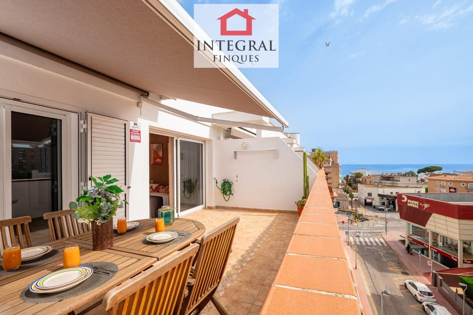 Property building, Balcony/Terrace, Sea view