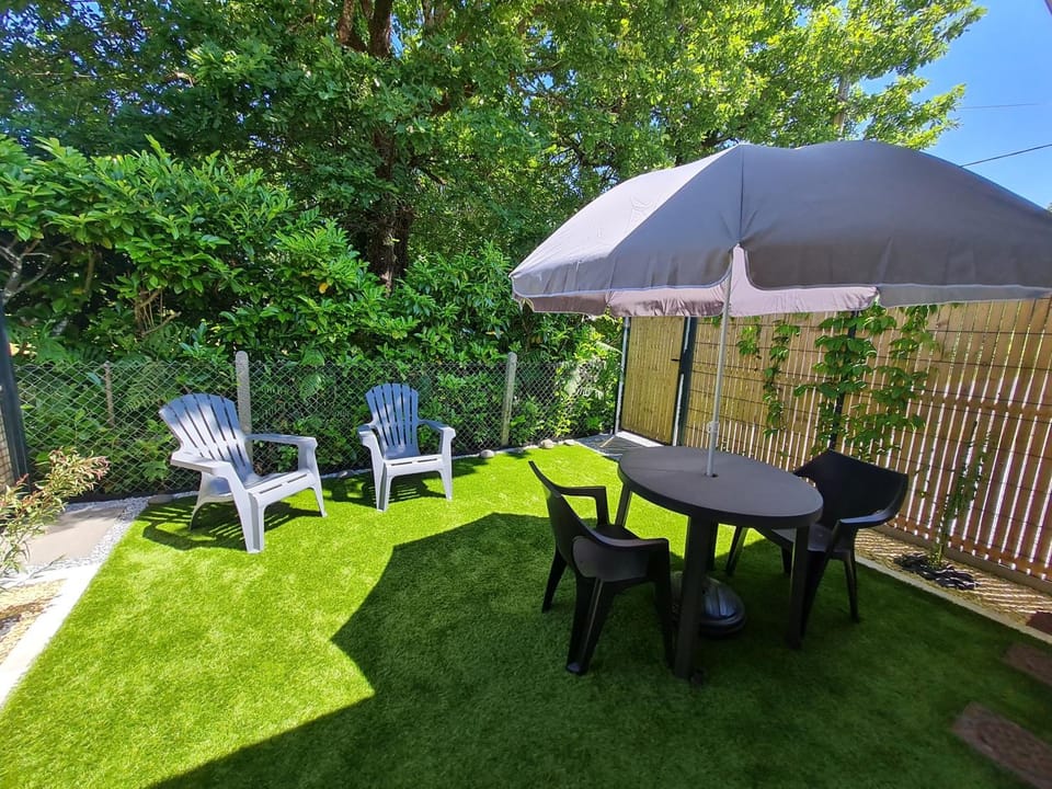 Garden, Garden, Dining area, Garden view