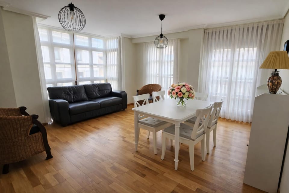 Communal lounge/ TV room, Living room, Dining area