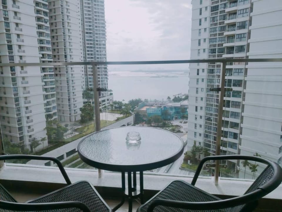 Day, Natural landscape, View (from property/room), Balcony/Terrace, Living room, Seating area, City view, Sea view