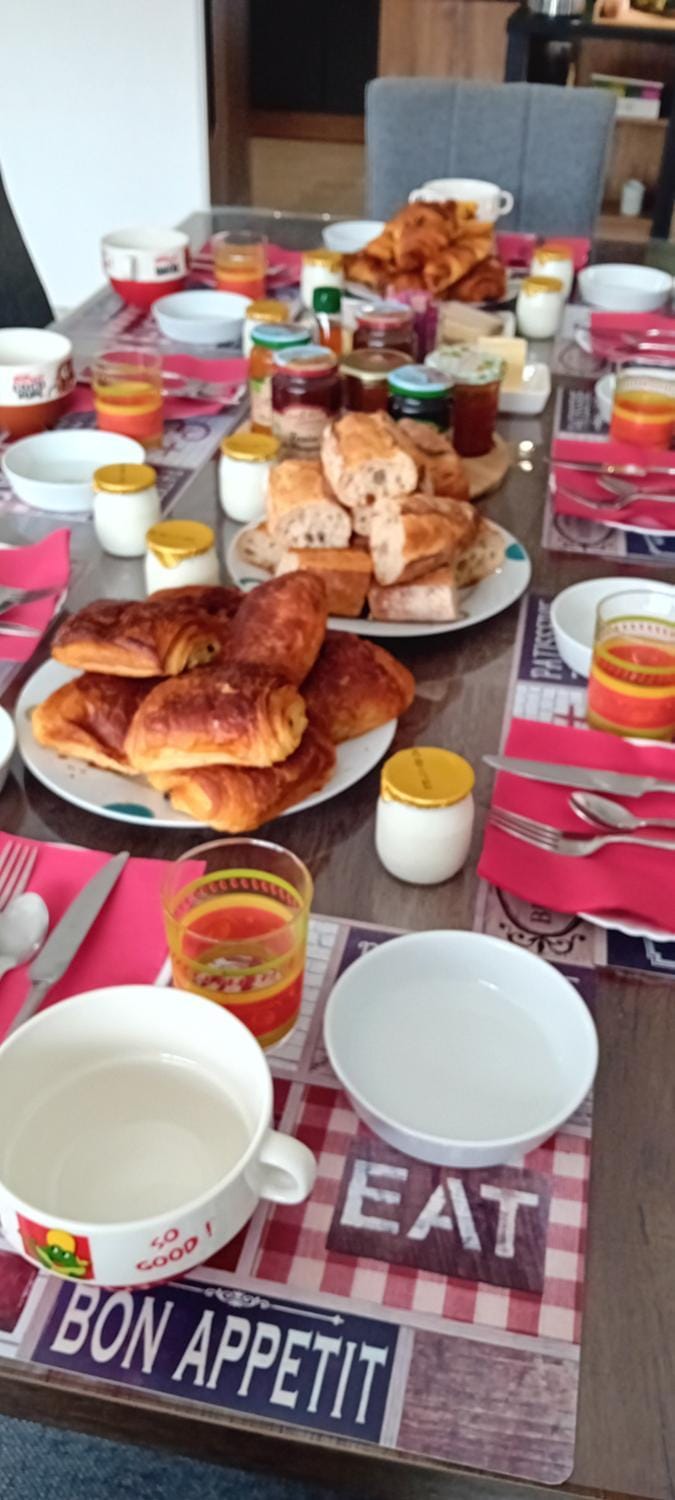 Restaurant/places to eat, Food and drinks, Food, Breakfast, Breakfast, Continental breakfast, room service