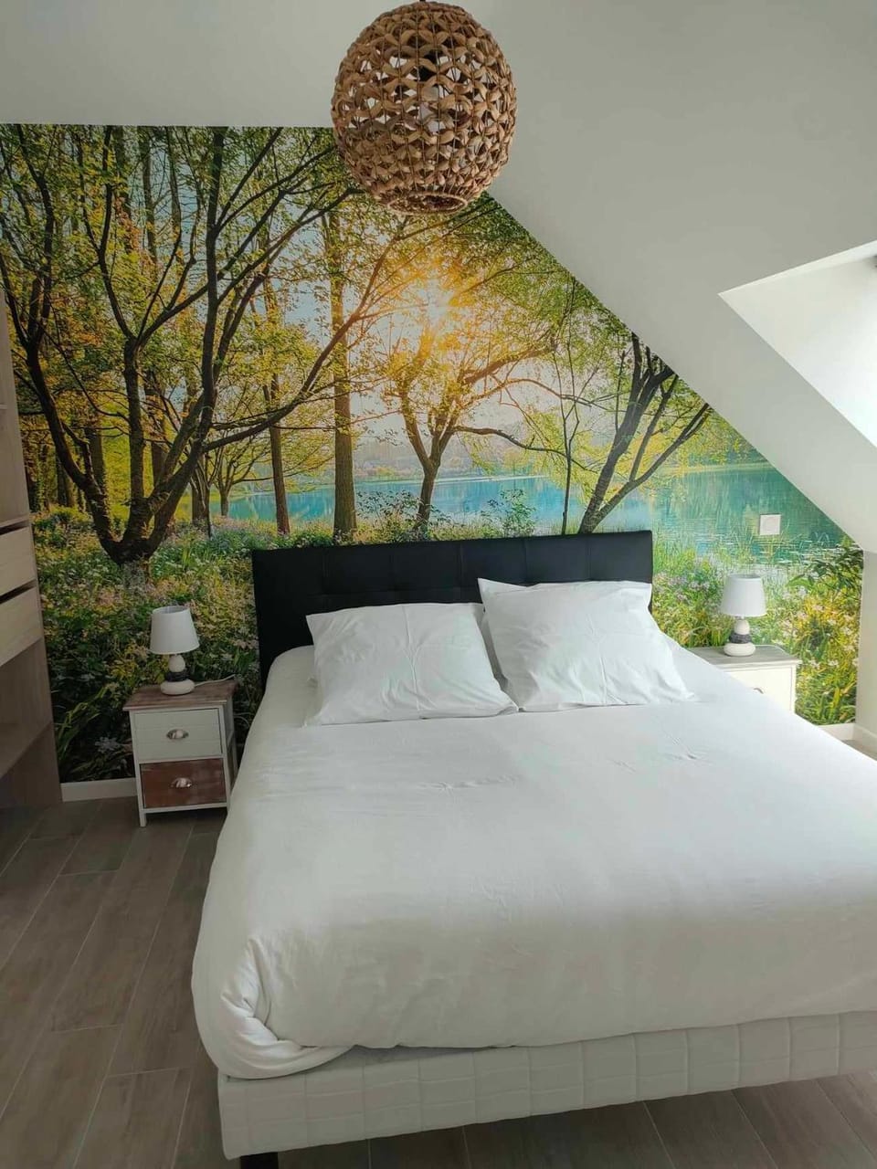 Bed, Photo of the whole room, Bedroom