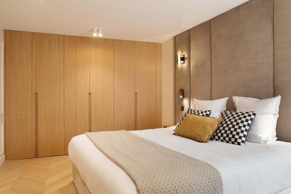 Bed, Photo of the whole room, Bedroom, wardrobe