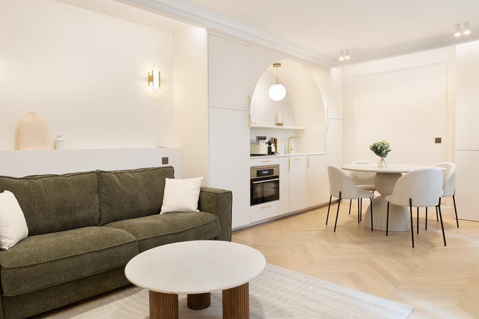 Coffee/tea facilities, Kitchen or kitchenette, Living room, Seating area, dishwasher, oven, stove, toaster