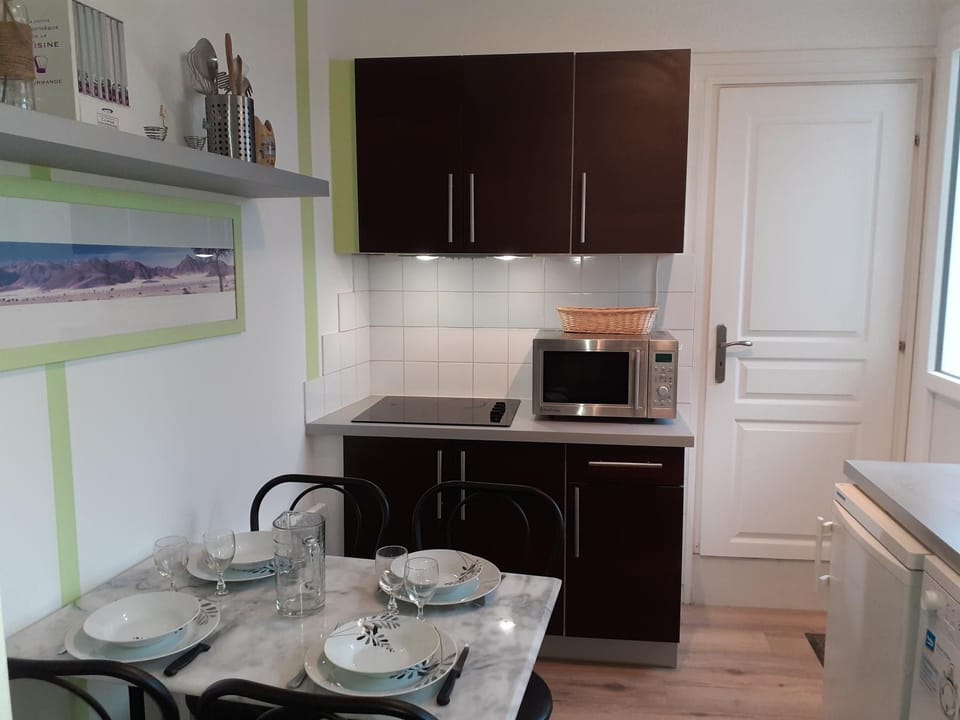 Kitchen or kitchenette, Living room