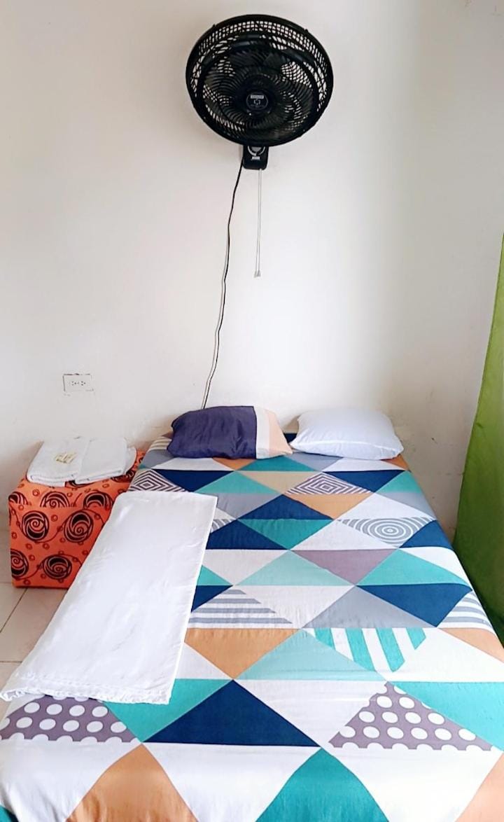 Casa Amarilla Hostel - Cali Bed and Breakfast in Cali