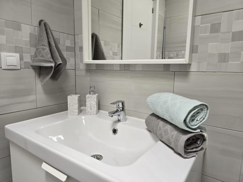 Bathroom, towels